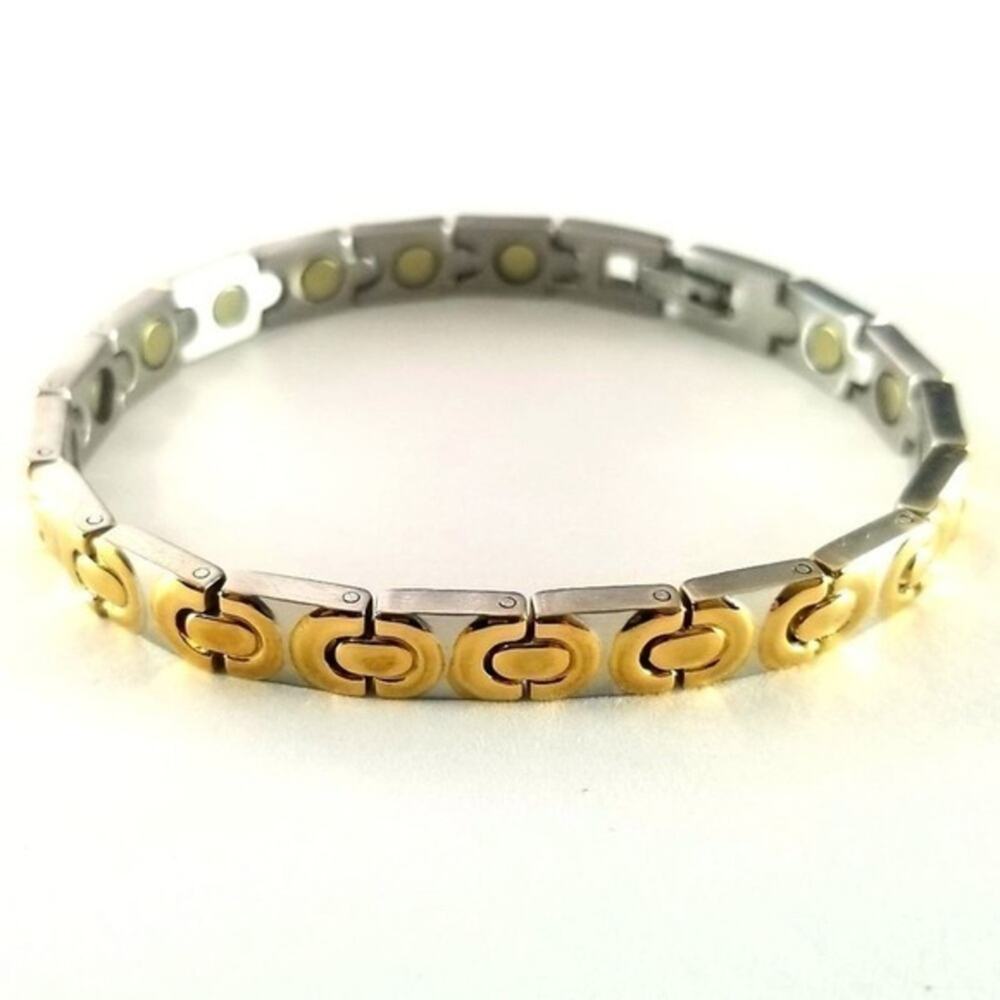 New‎ stainless steel magnetic bracelet. 7.5 inches